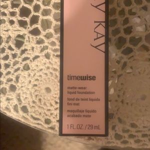 NIB MK Matte wear liquid foundation beige 4